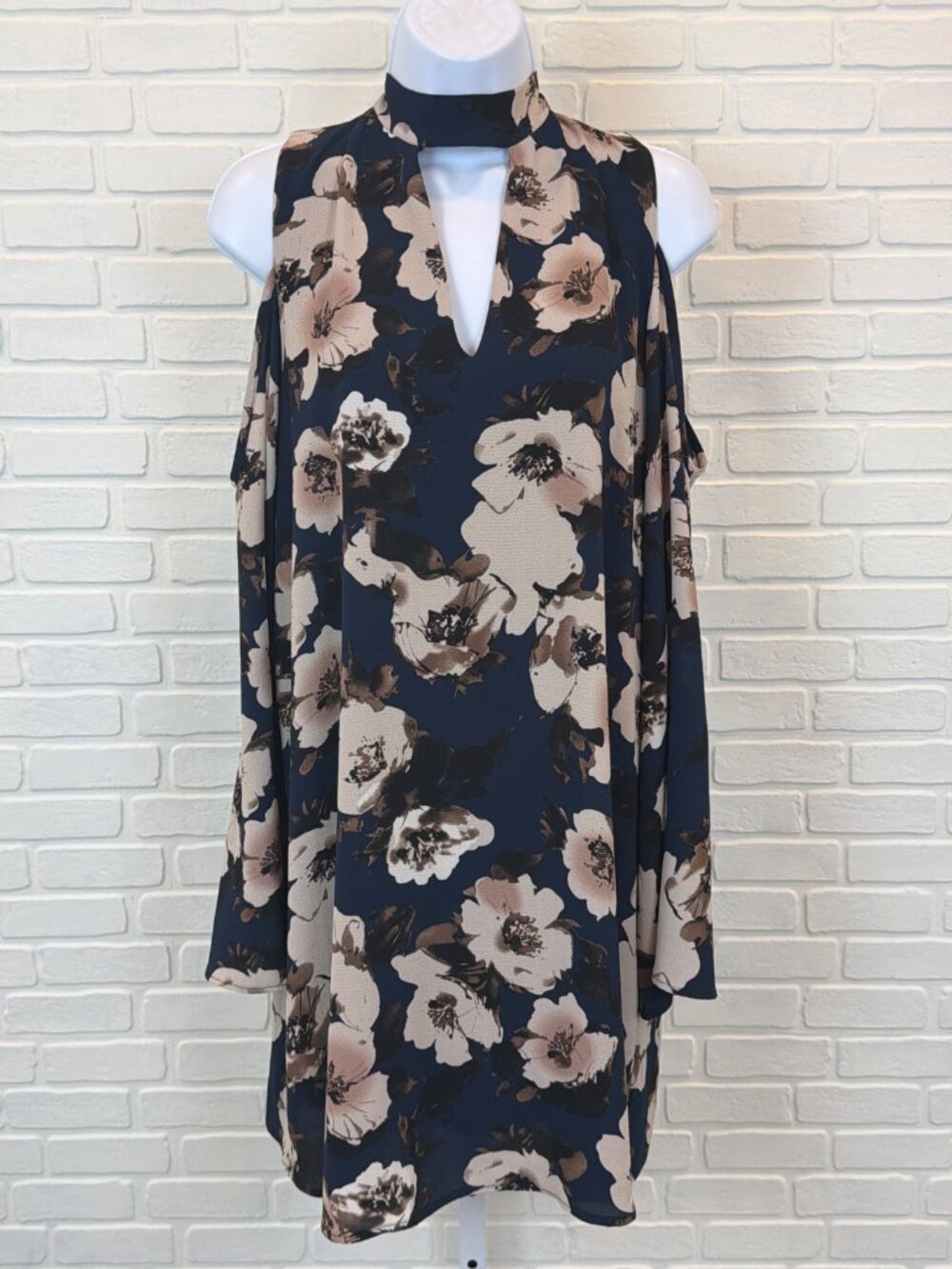 Peppermint Floral Cold-Shoulder Shift Dress Navy Large